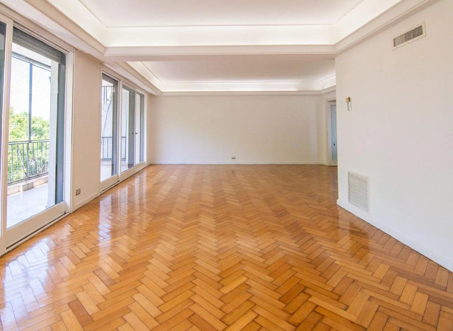 Venta Piso,  5 amb con balcon y Cochera,  Devoto 5