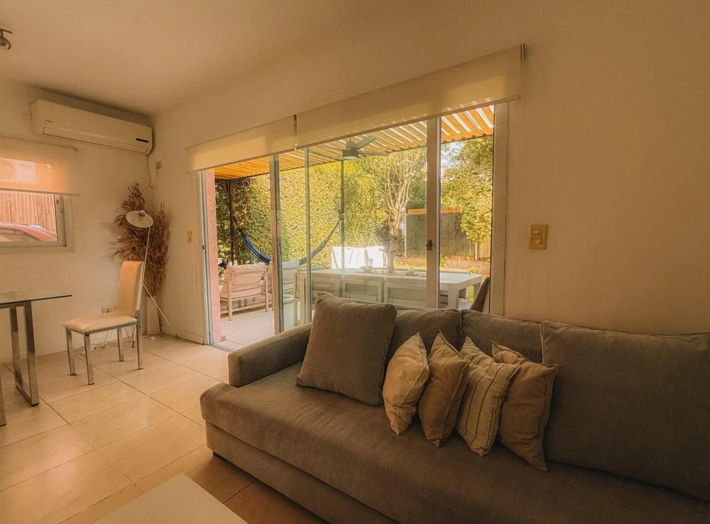 Venta Casa en Barrio La Esquina con jardin, excelente estado y ubicación, Las Lomas de San Isidro 3