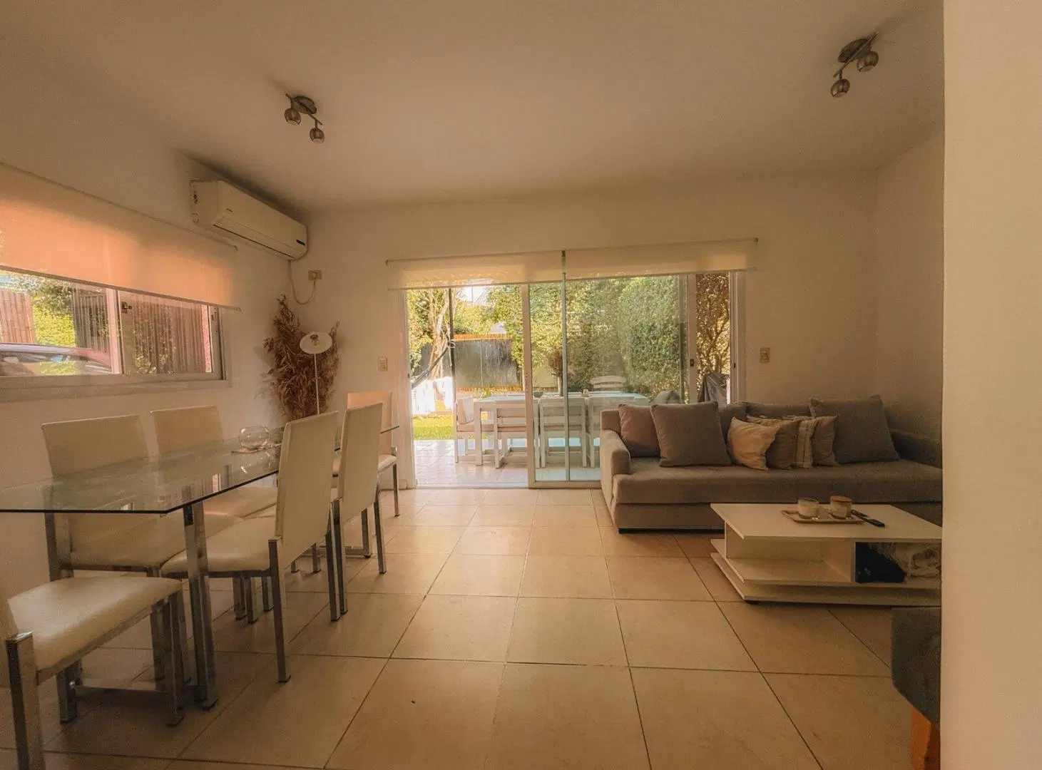 Venta Casa en Barrio La Esquina con jardin, excelente estado y ubicación, Las Lomas de San Isidro 5