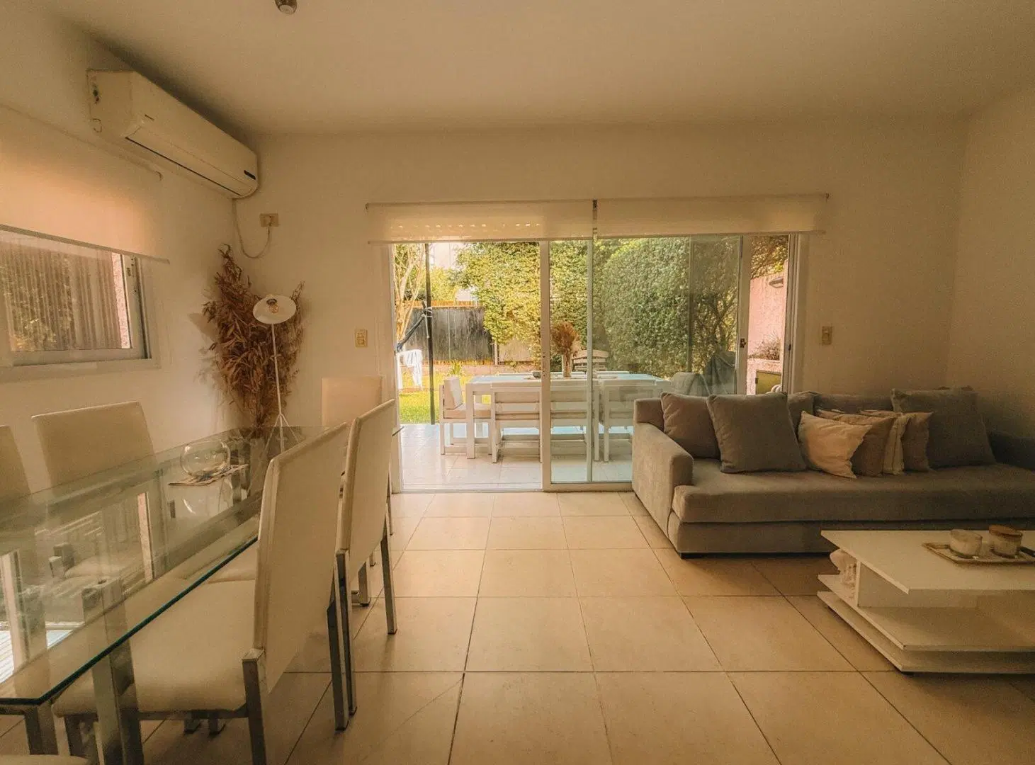 Venta Casa en Barrio La Esquina con jardin, excelente estado y ubicación, Las Lomas de San Isidro 2