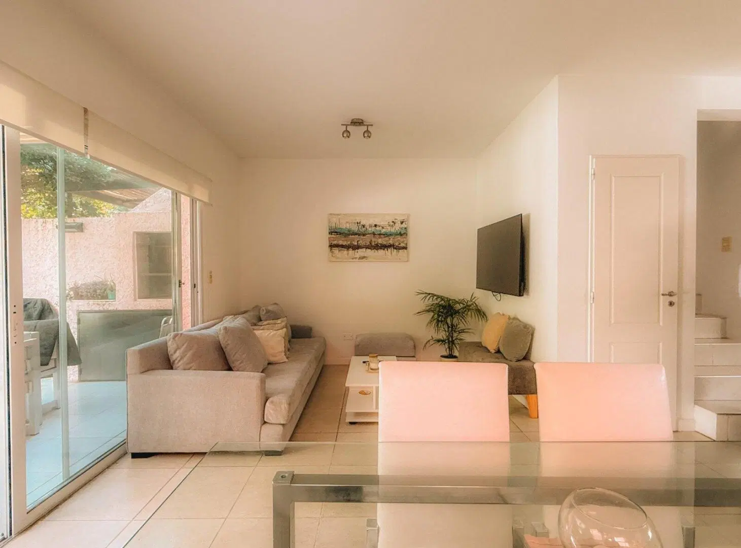Venta Casa en Barrio La Esquina con jardin, excelente estado y ubicación, Las Lomas de San Isidro 4