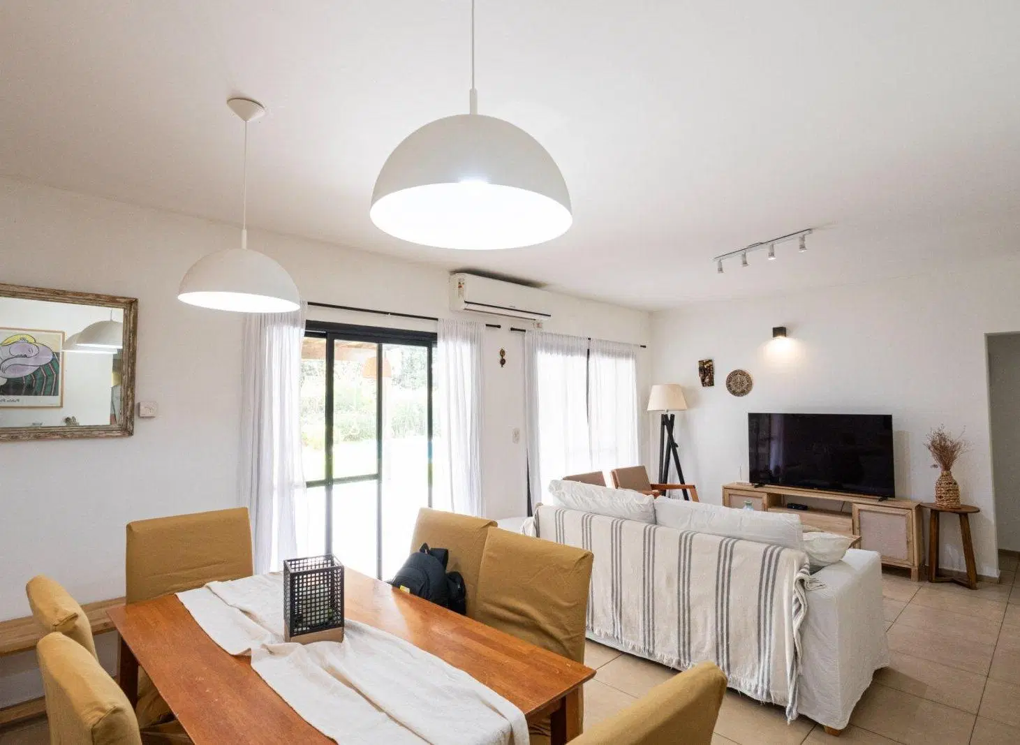 VENTA CASA 5 AMBIENTES - ROBLE JOVEN PILAR 5