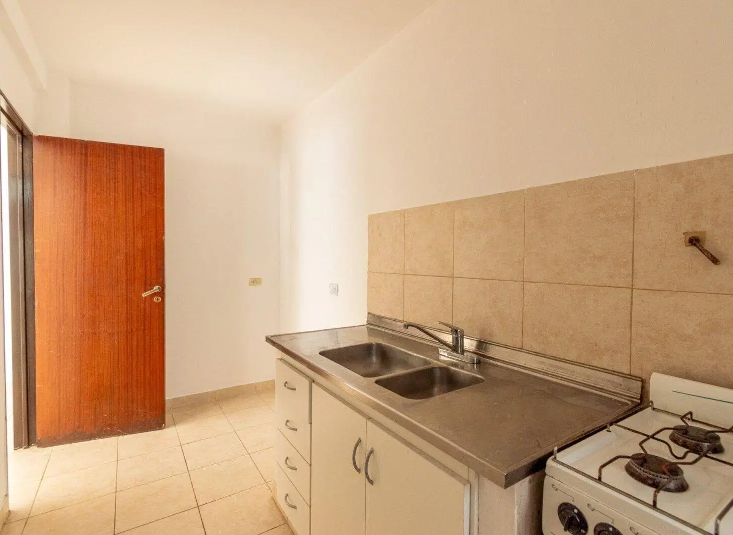 Venta departamento 1 ambiente San Isidro centro con cochera 2