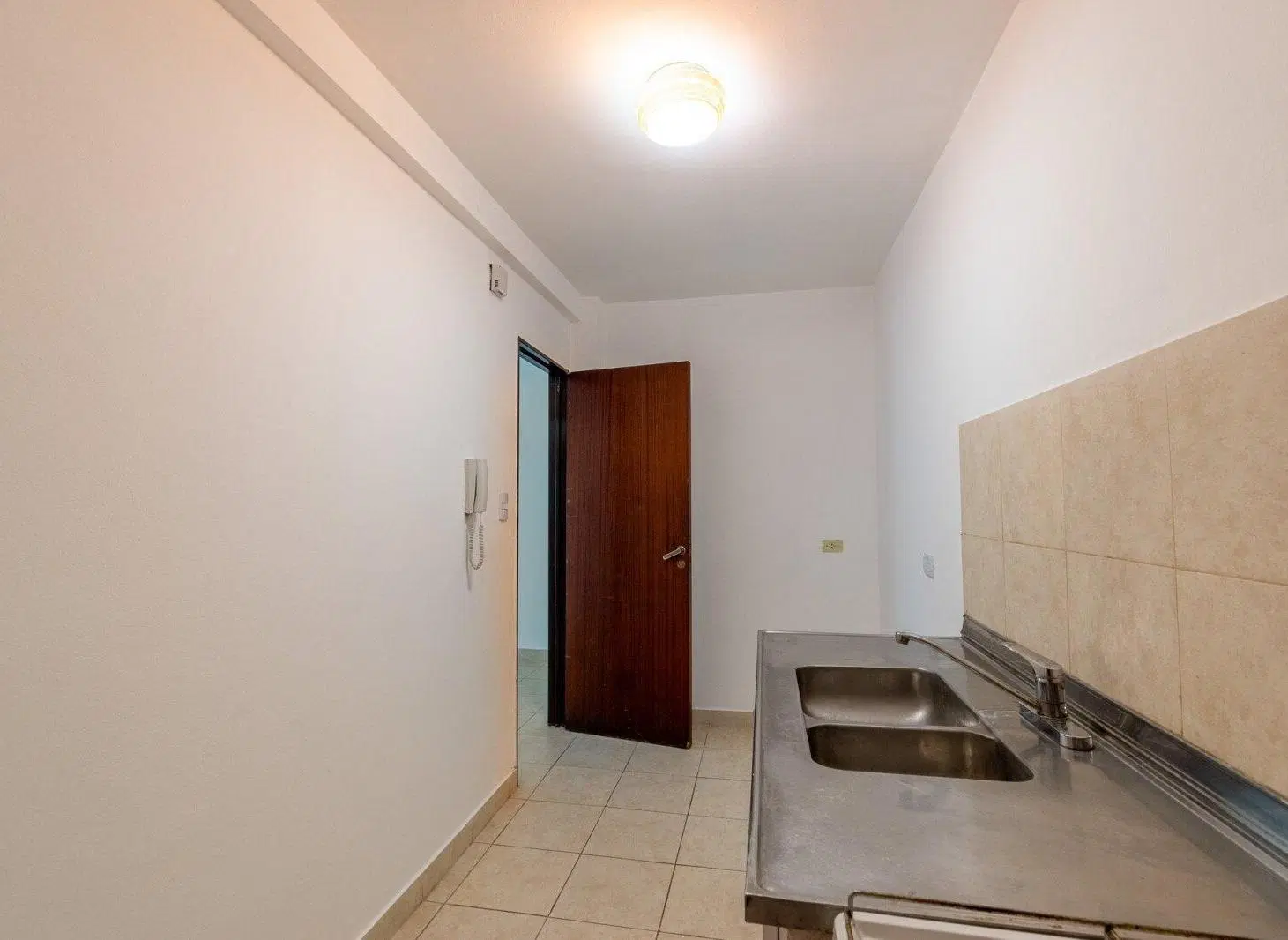 Venta departamento 1 ambiente San Isidro centro con cochera 4