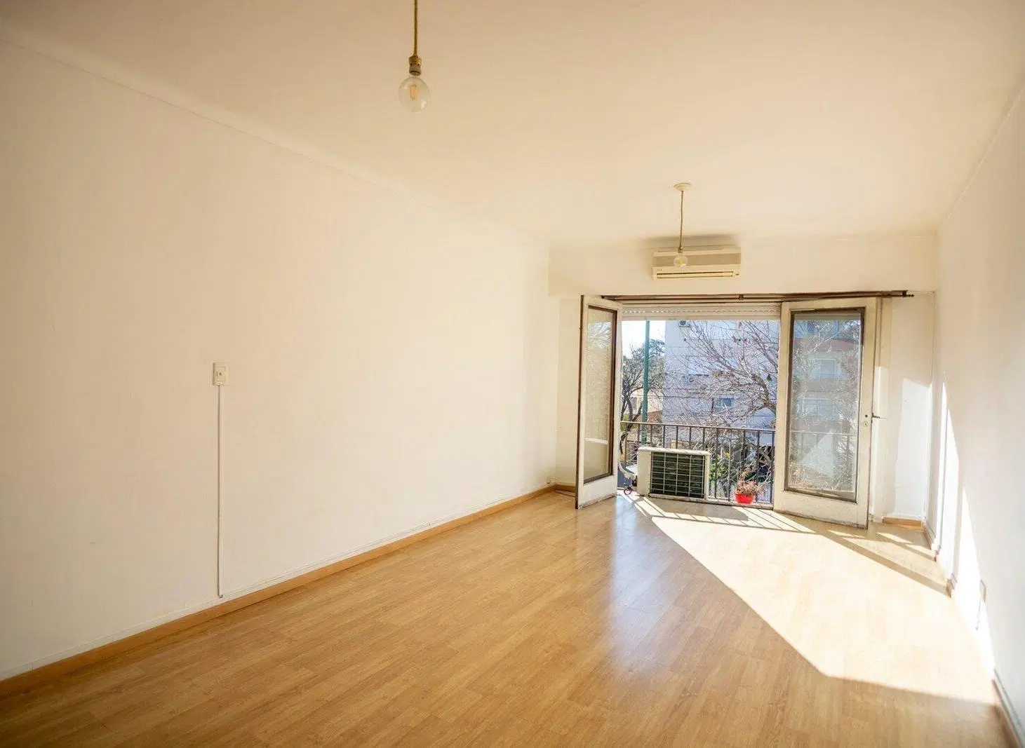 VENTA MONOAMBIENTE AL FRENTE LUMINOSO BECCAR 5