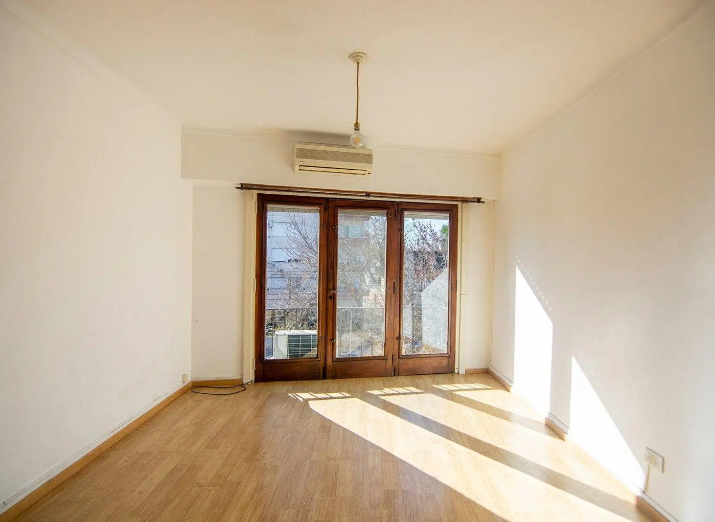 VENTA MONOAMBIENTE AL FRENTE LUMINOSO BECCAR 4