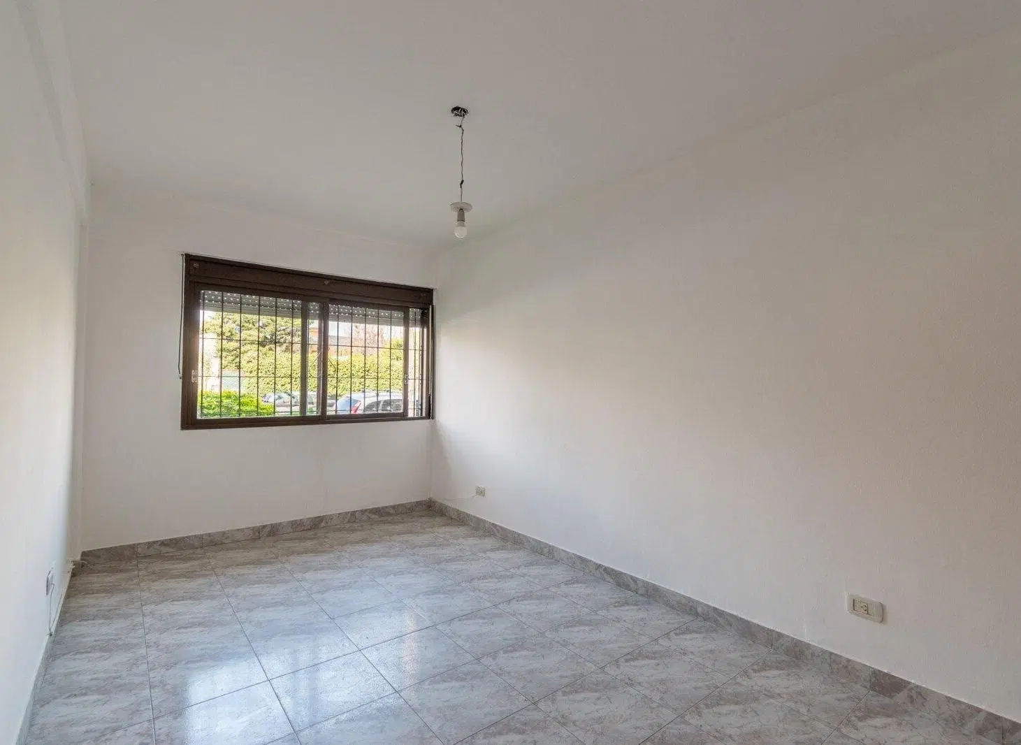 Venta depto. 3 amb con patio, cochera San Isidro centro 5