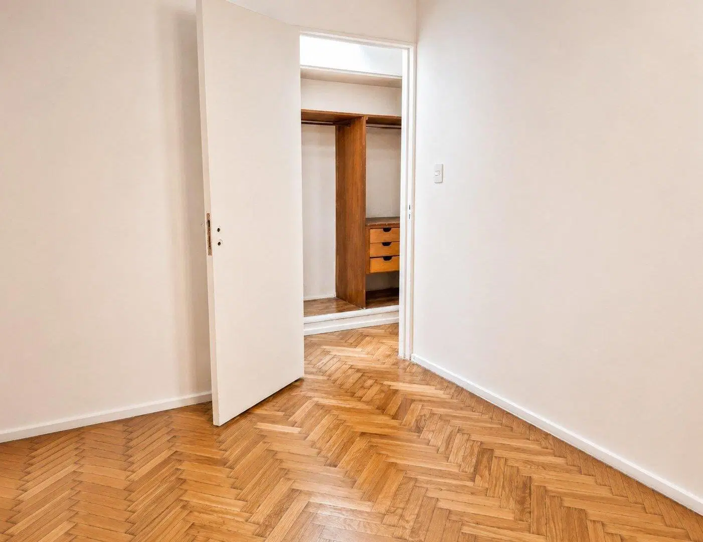 ALQUILER COMERCIAL 2 AMBIENTES EN PLANTA BAJA CON PATIO 2