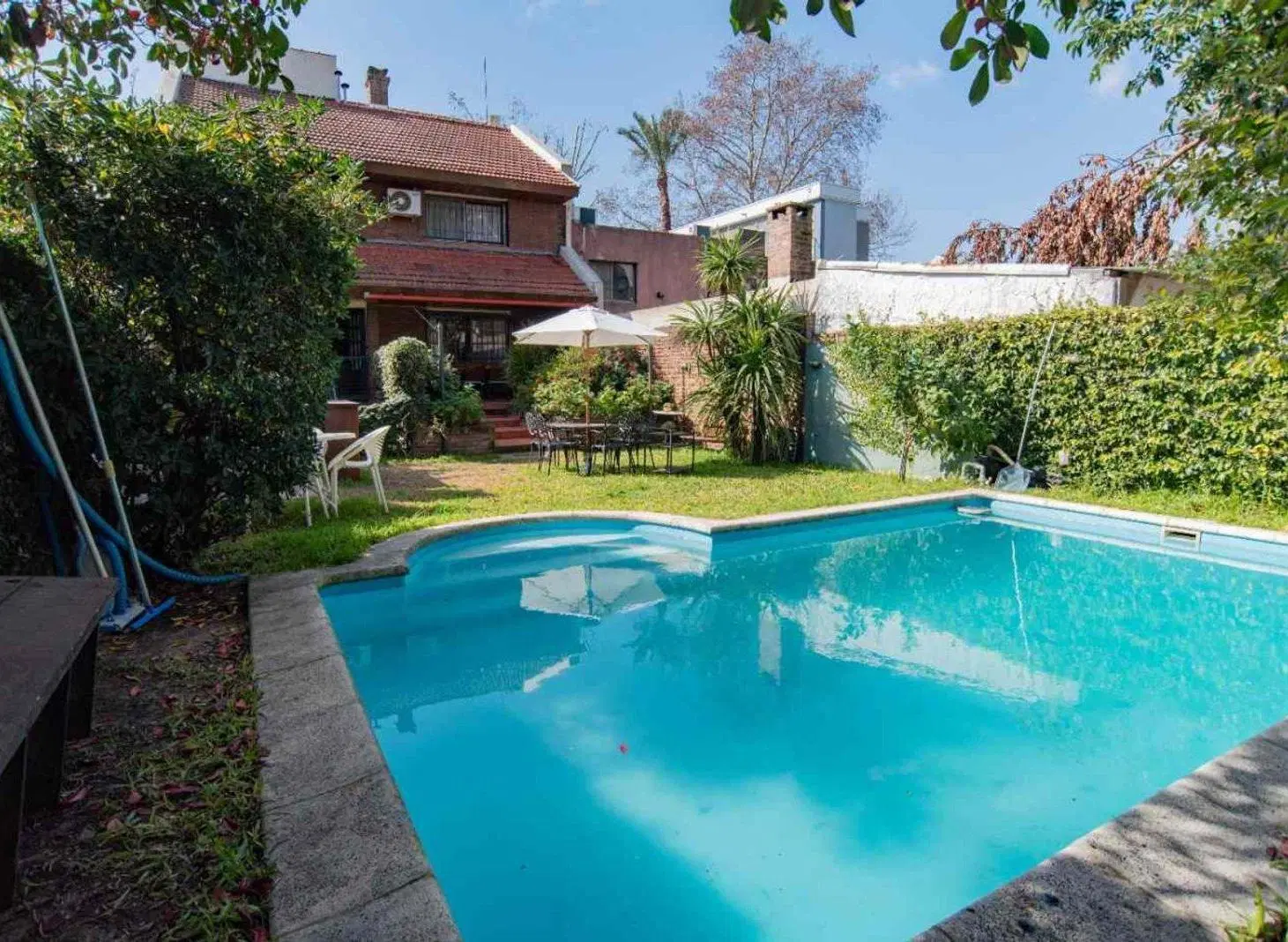 VENTA Casa familiar con jardín y pileta – Vicente 3