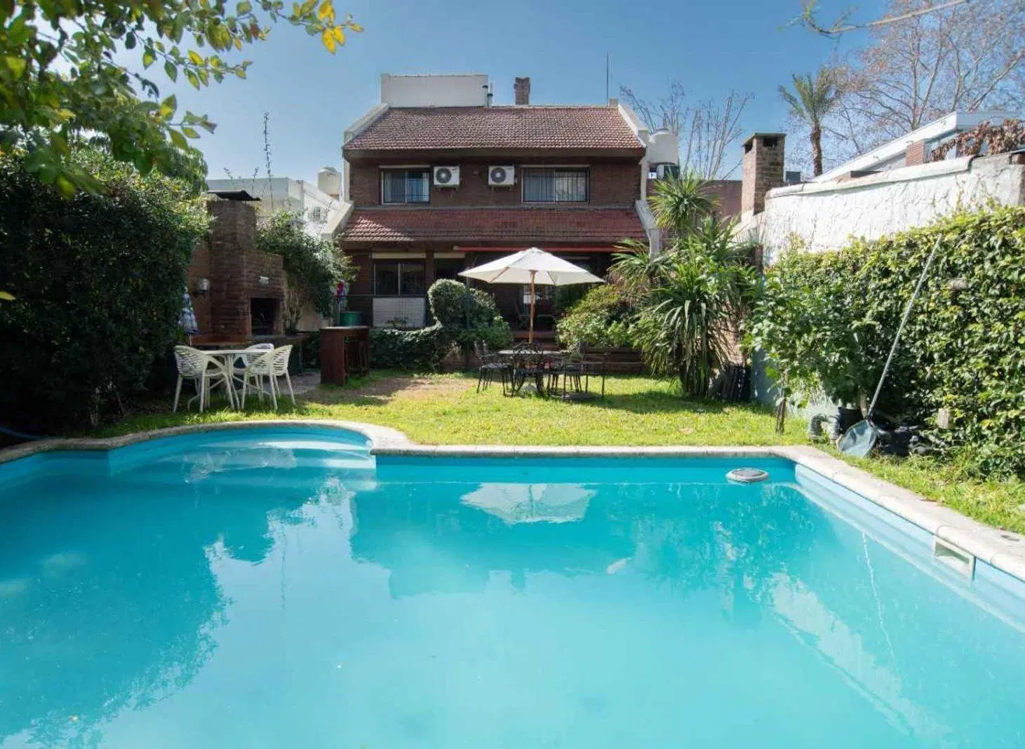 VENTA Casa familiar con jardín y pileta – Vicente 4