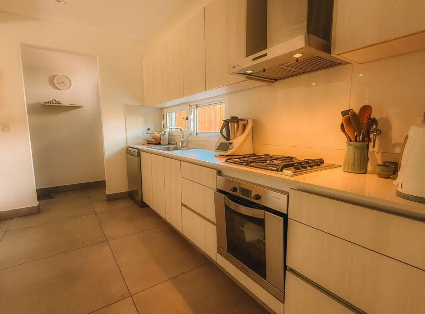 VENTA Duplex, en San Isidro, casi a estrenar con calle privada 4