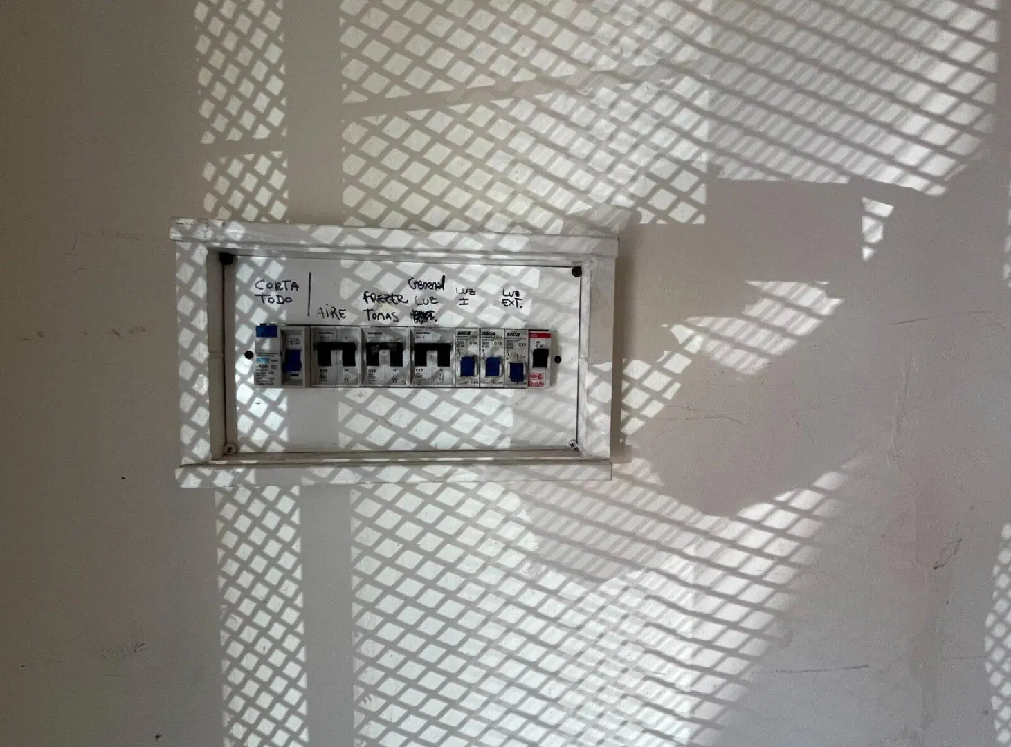 OFICINA MUY LUMINOSA EN MARTINEZ - BOX 1 DE 6 5
