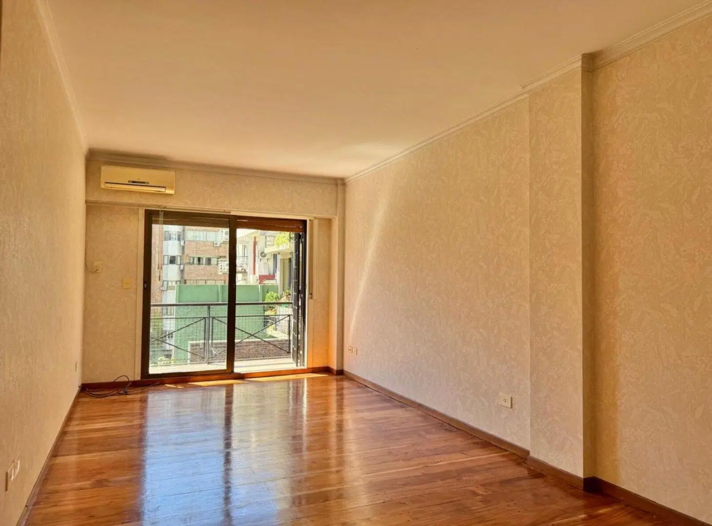 Semipiso 3 ambientes, 2 baños, balcón soleado, cochera y baulera en Belgrano. 5