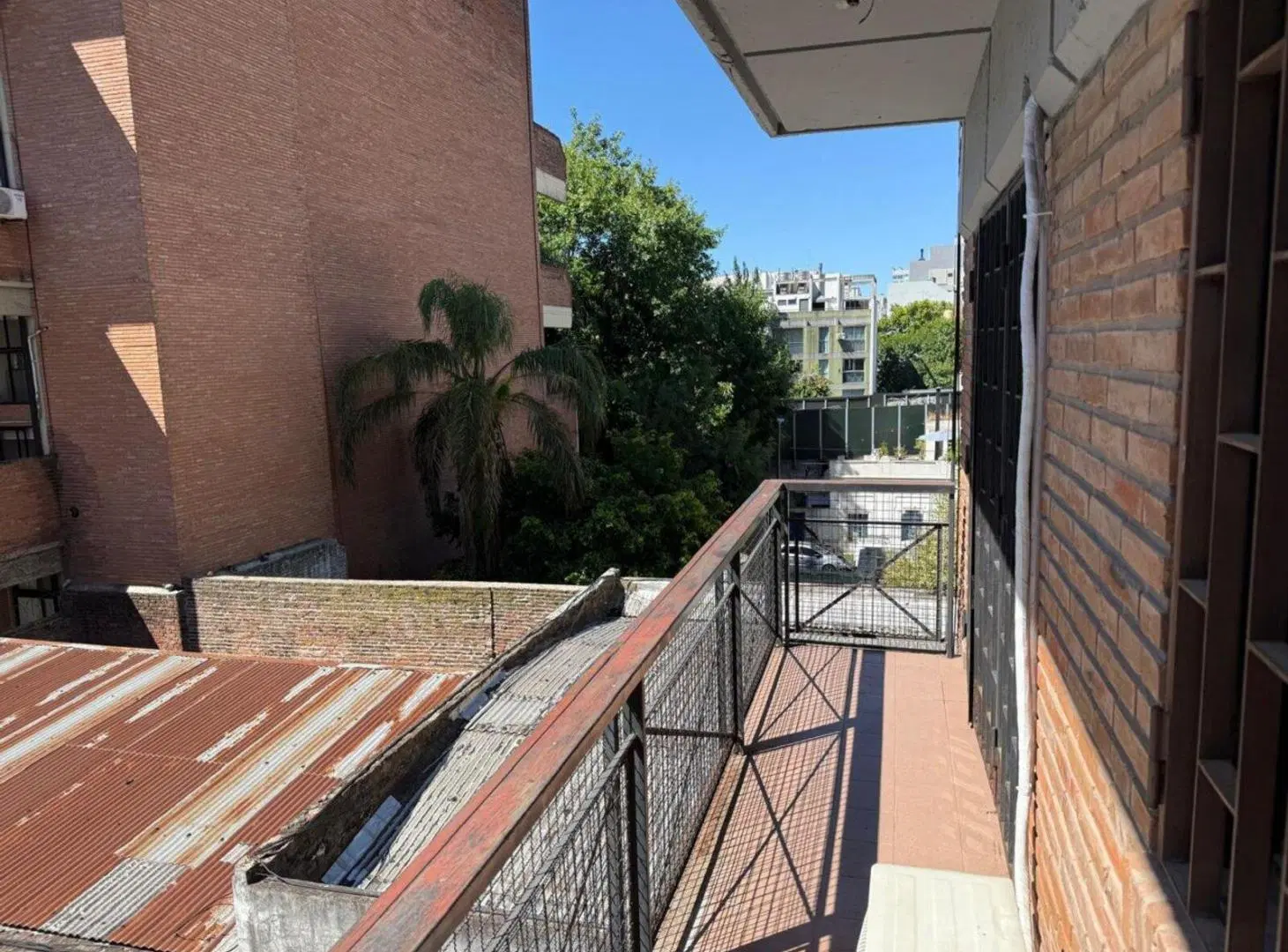 Semipiso 3 ambientes, 2 baños, balcón soleado, cochera y baulera en Belgrano. 2