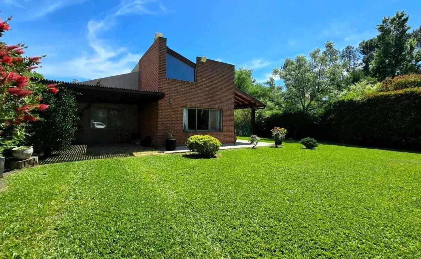 VENTA CASA EXALTACION DE LA CRUZ CON PILETA 4