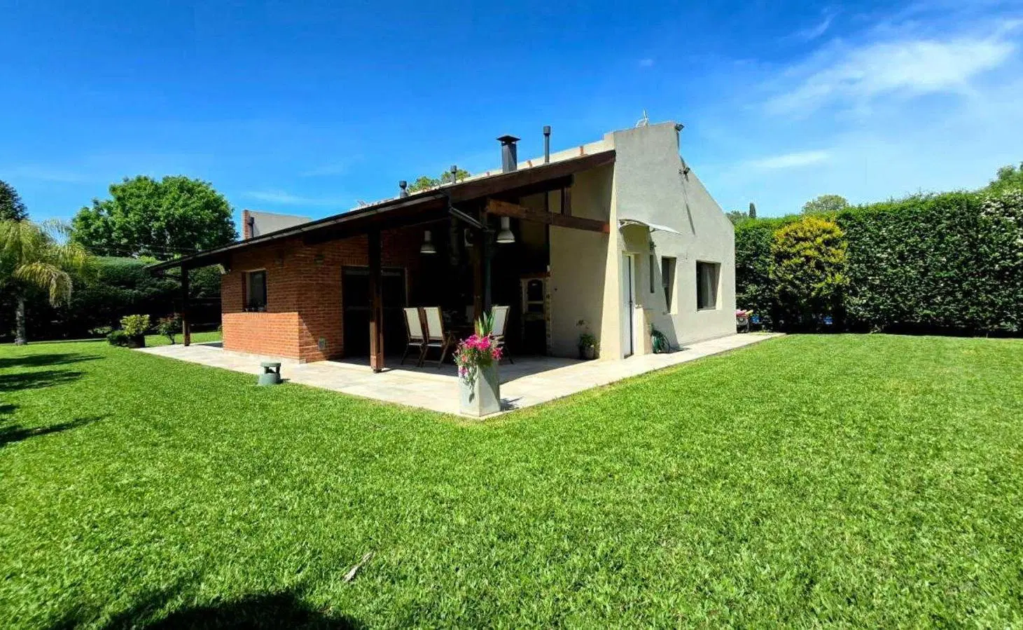 VENTA CASA EXALTACION DE LA CRUZ CON PILETA 2