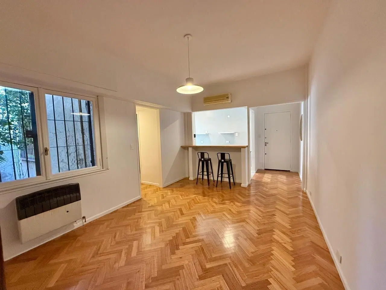 Departamento 2 ambientes grandes, reciclado a nuevo en Belgrano (casi Cañitas). 2