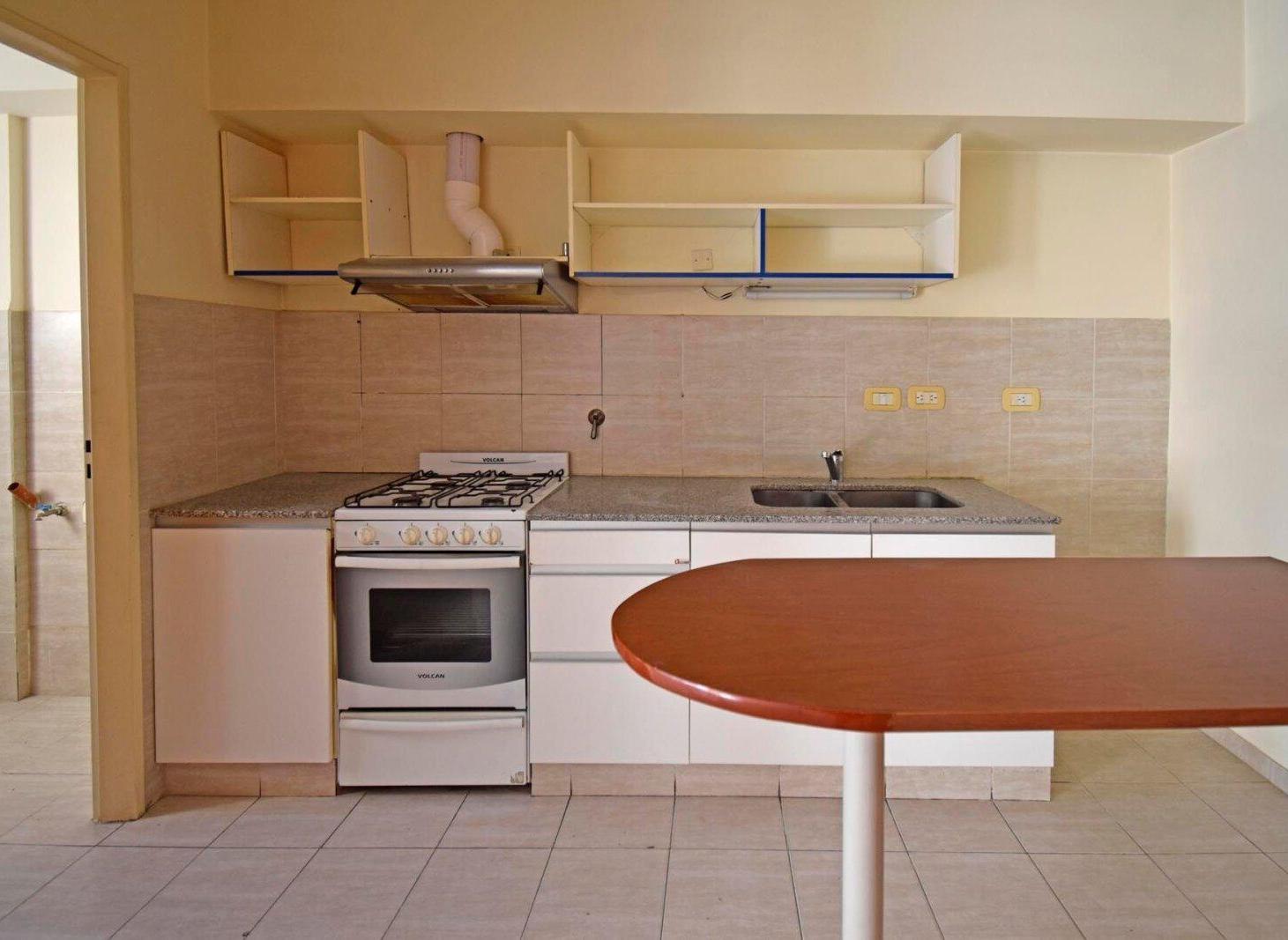 Foto de VENTA DEPARTAMENTO 2AMB C/ COCHERA EN CABALLITO, imagen 4