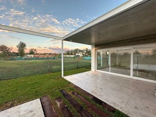VENTA CASA A ESTRENAR - 4 AMBIENTES - JARDIN Y PILETA - SANTA SOFIA - PILAR DEL ESTE 3