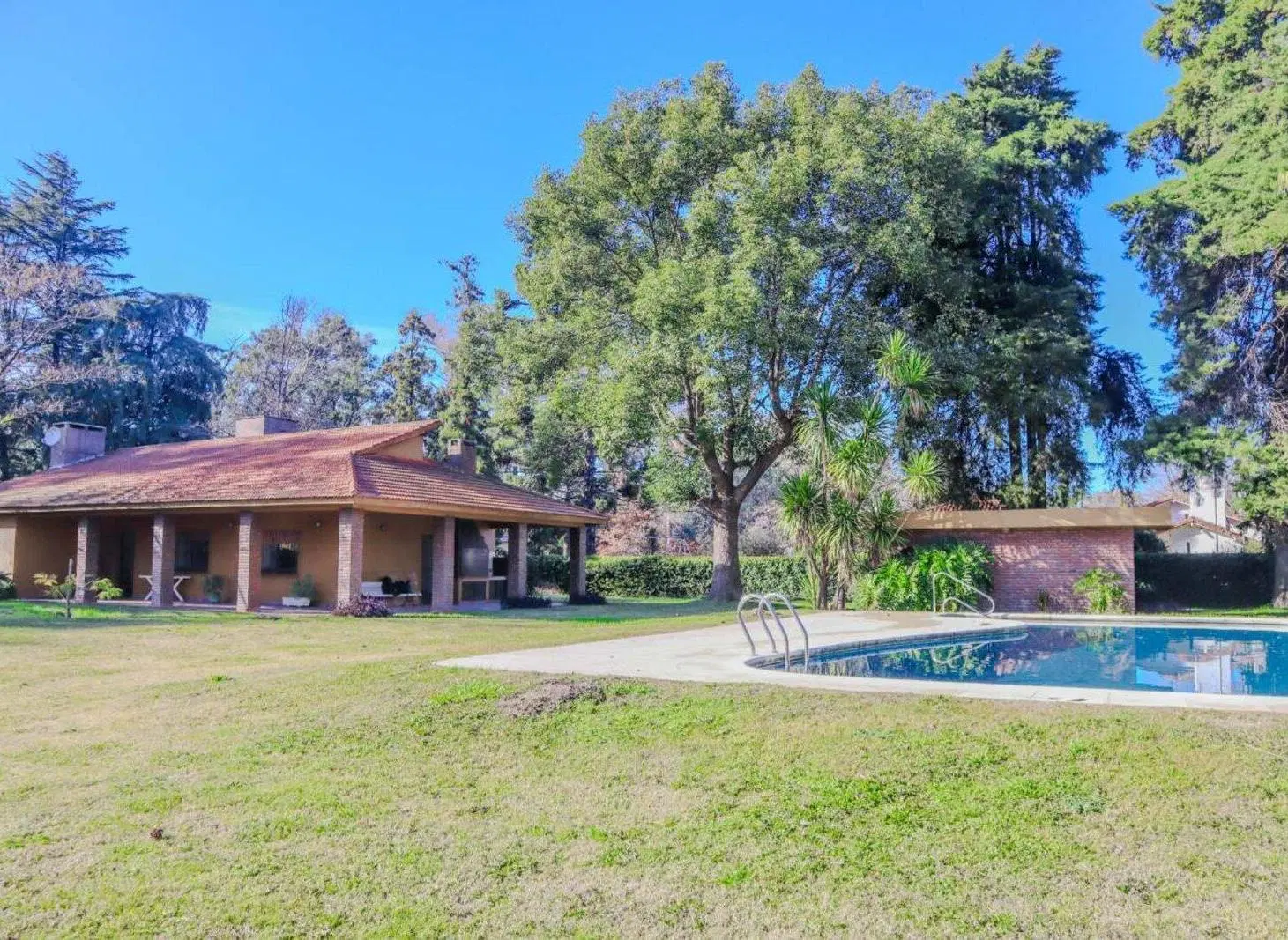 Venta Casa Quinta / 6.000 m2 / Calle Saravi, La Lonja Pilar/ con Pileta y Quincho 2
