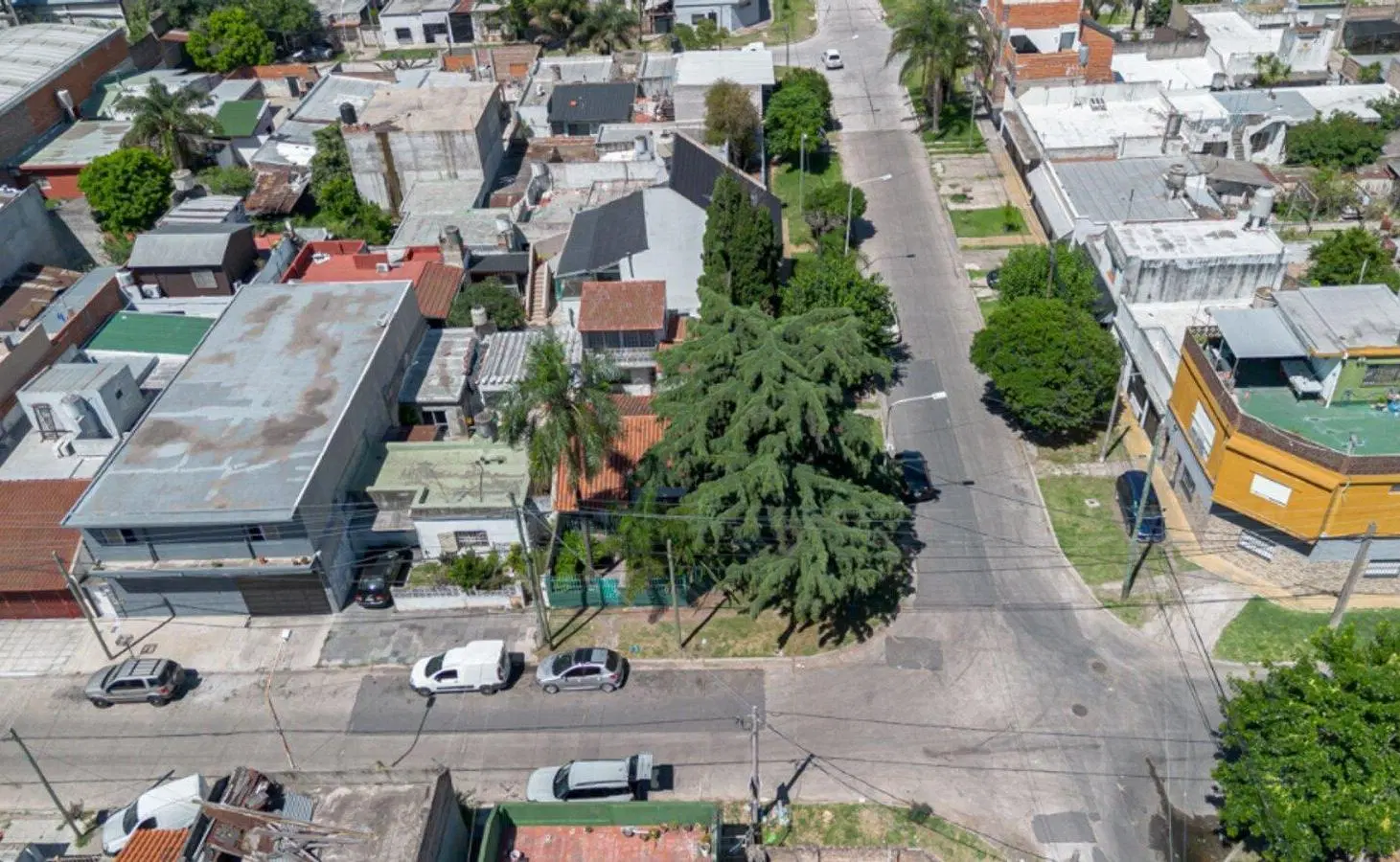 Casa 3 Ambientes c/Jardín y Quincho y Patio 2