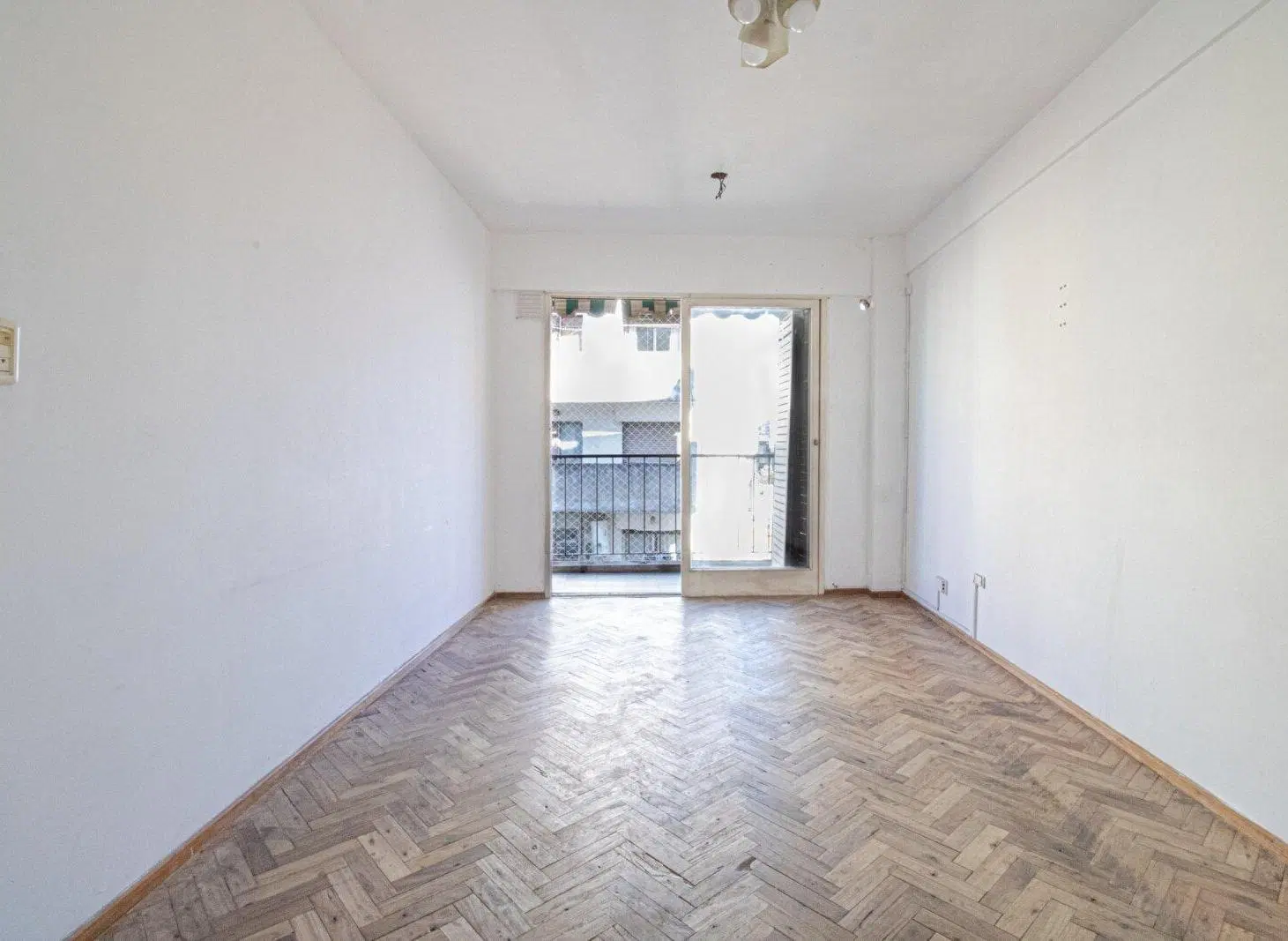 Departamento 2 ambientes en Caballito con balcon corrido 8