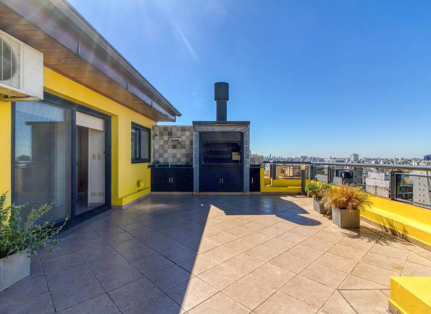 Venta | Duplex | 4 ambientes | con quincho y terraza propia. 2