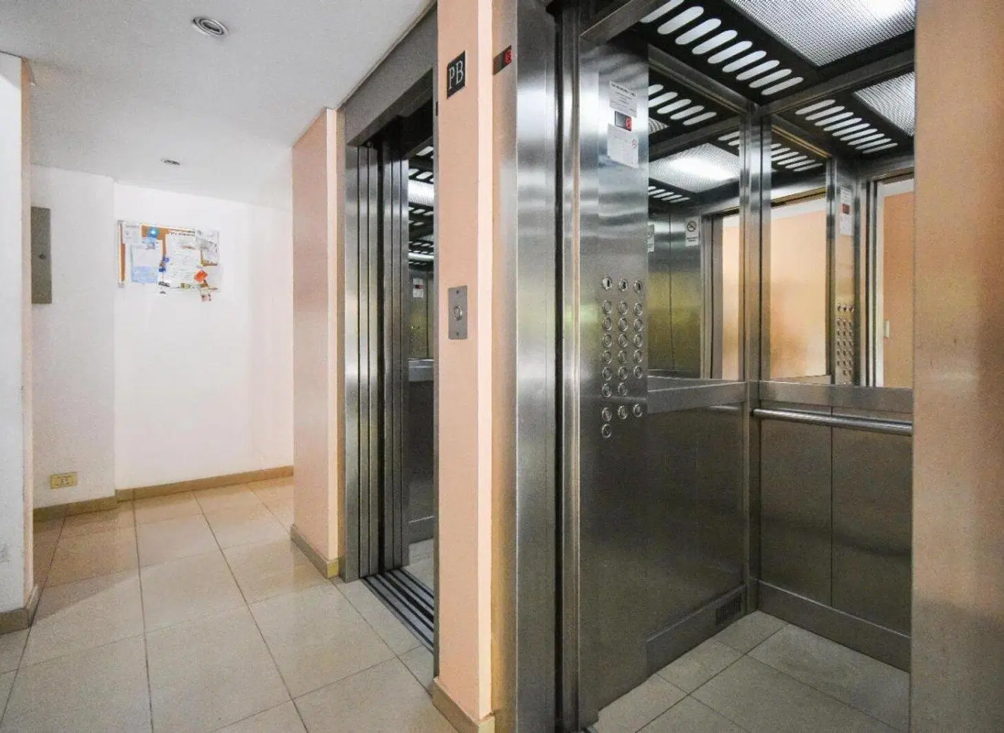 Venta Departamento al rio San Isidro con cocheras 8