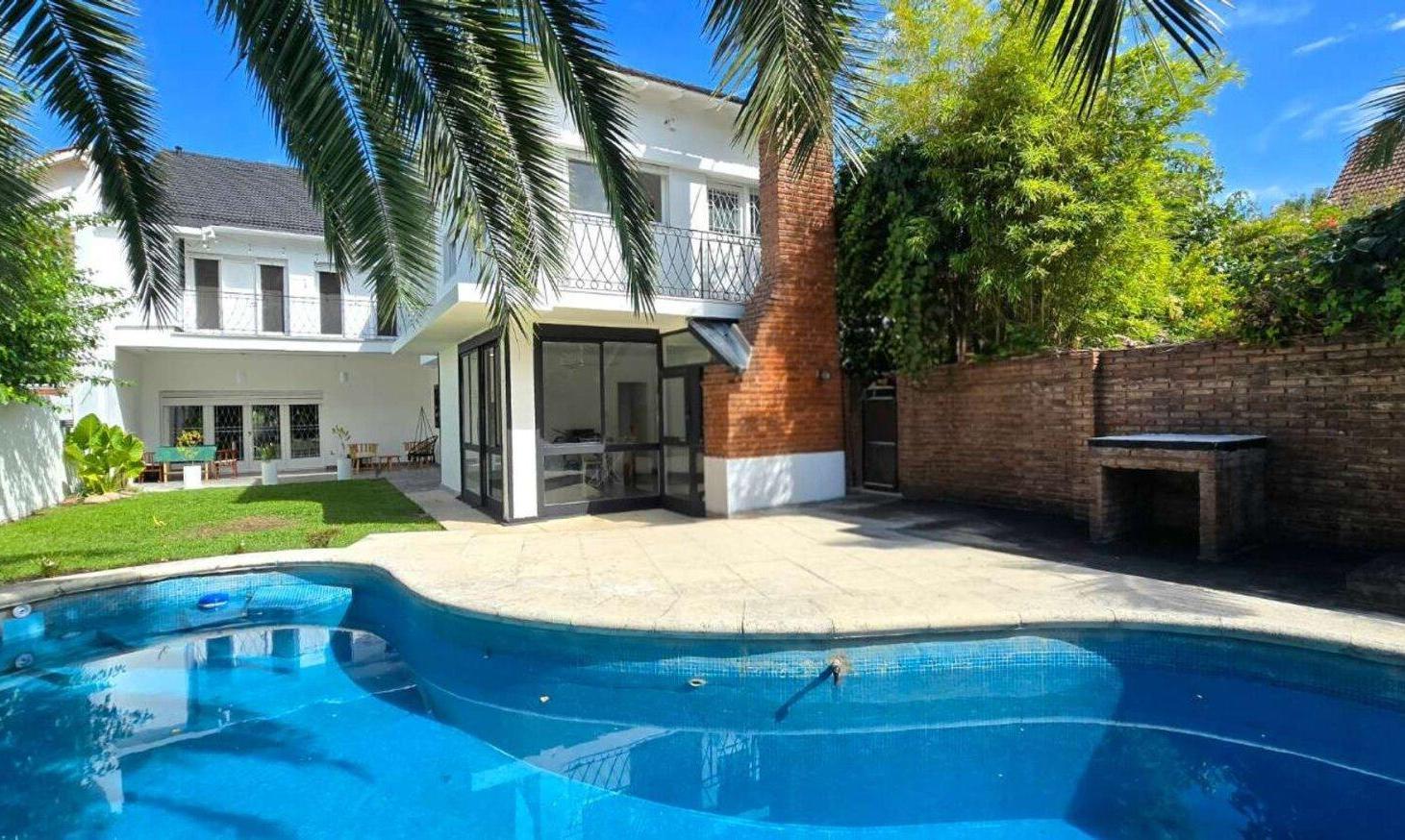 Foto de VENTA CASA MARTINEZ 8 AMBIENTES PILETA COCHERAS, imagen 5
