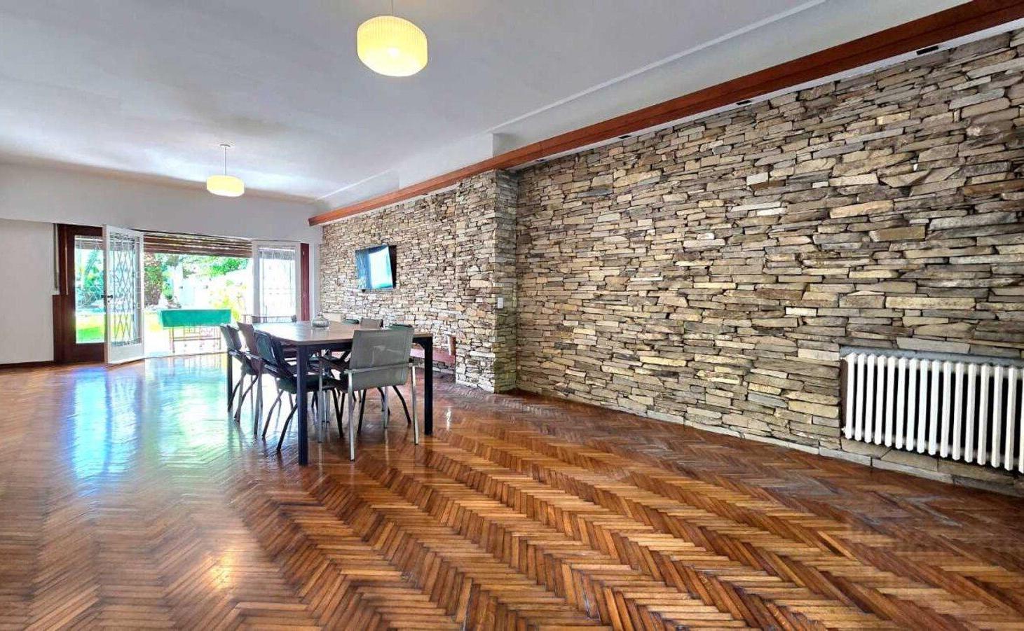 Foto de VENTA CASA MARTINEZ 8 AMBIENTES PILETA COCHERAS, imagen 3