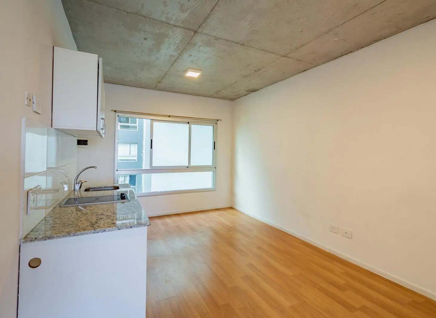 Alquiler Monoambiente divisible c/cochera y Amenities. 4
