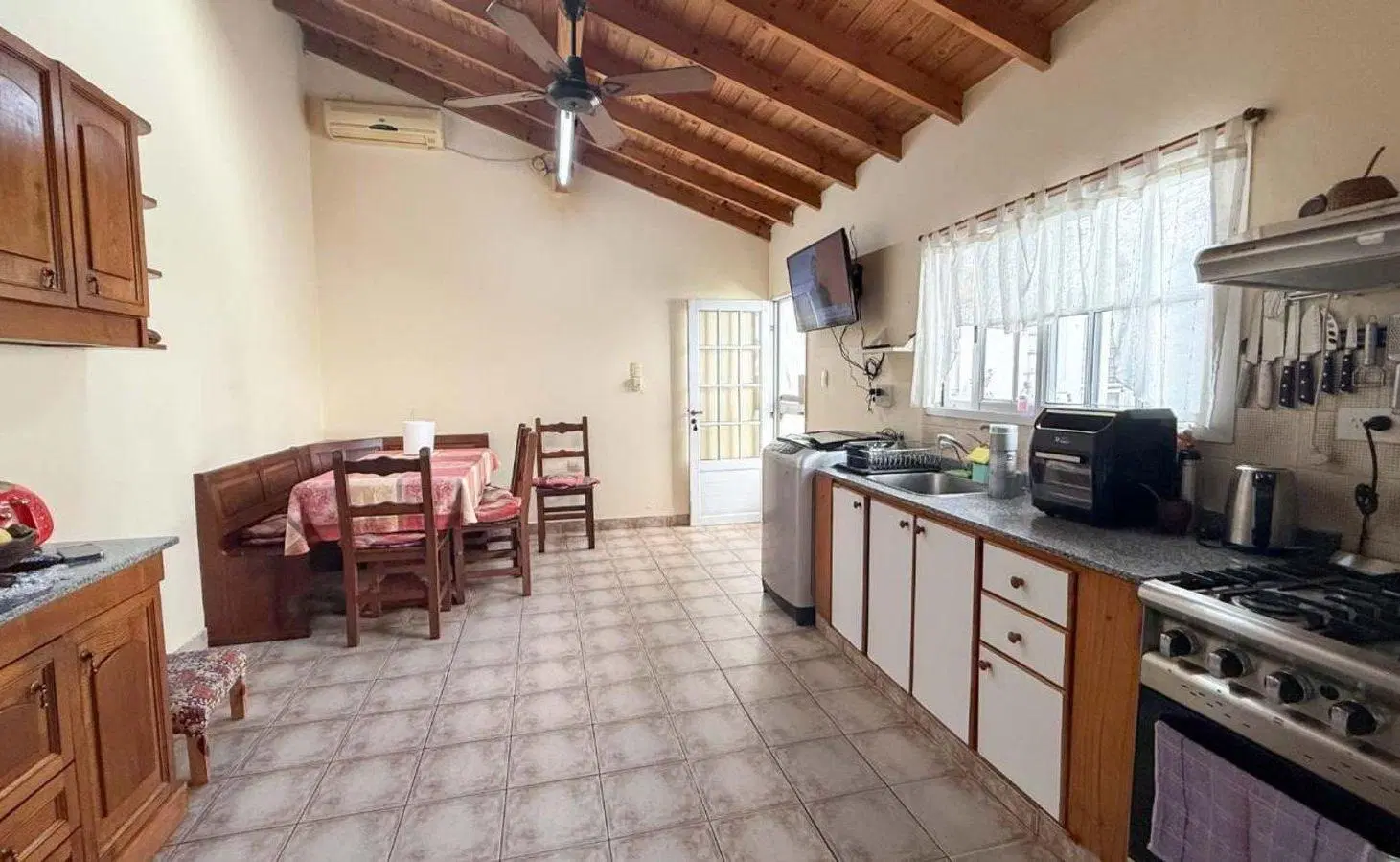 VENTA CASA 5 AMB CON DEPTO 3 AMB SOBRE MISMO LOTE 2