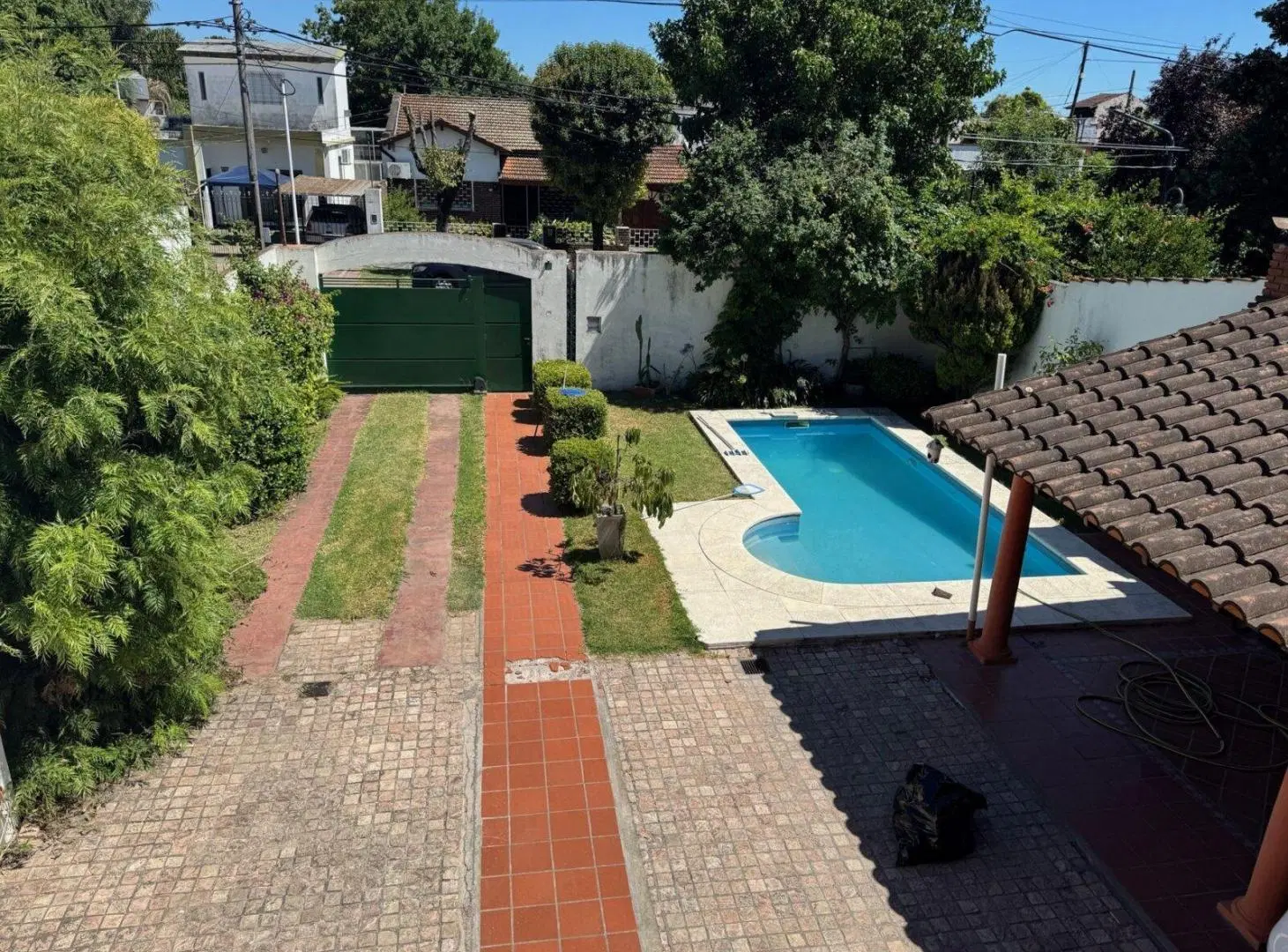 Casa en venta 4 dorm., pileta, jardín Don Torcuato 5