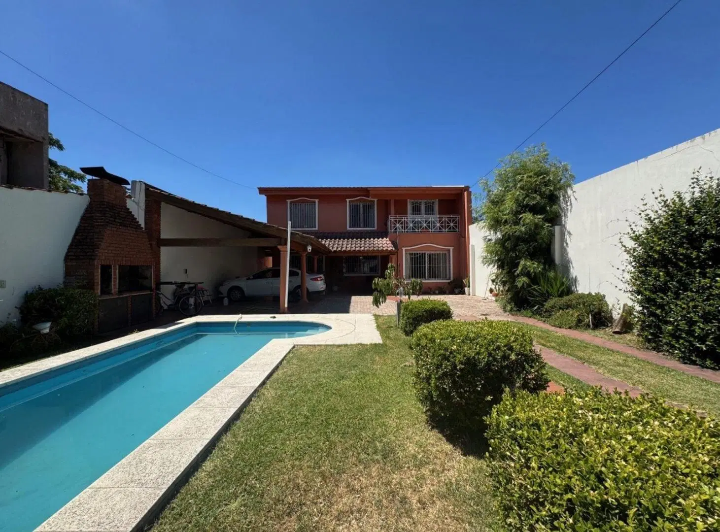 Casa en venta 4 dorm., pileta, jardín Don Torcuato 2