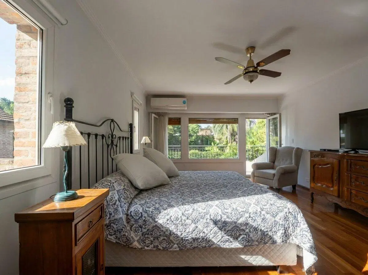 VENTA | CASA | LOMAS DE SAN ISIDRO | 5 AMB | GRAN PARQUE Y PILETA | 8