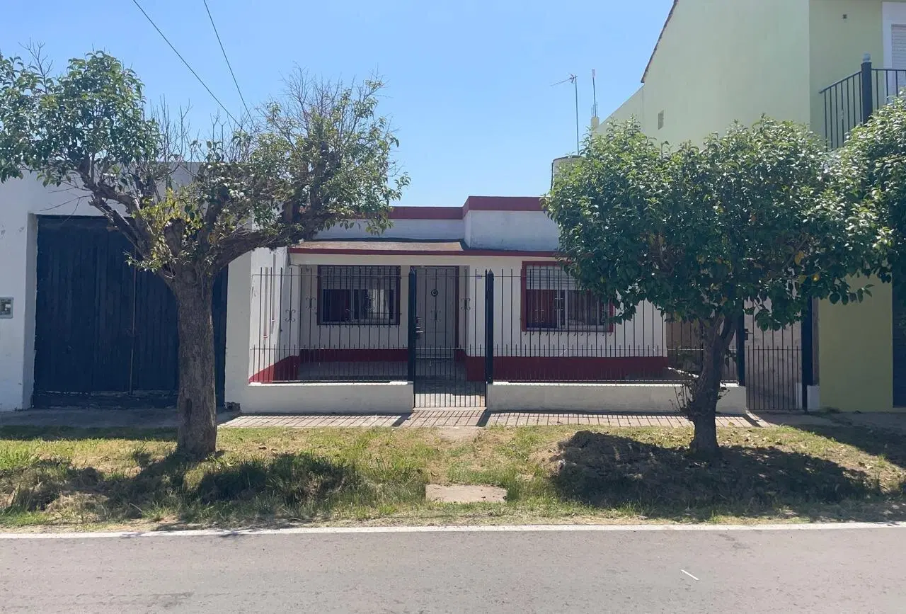 Venta Casa 4 ambientes Pilar Barrio Villa Astolfi, a metros de la estación a refaccionar 2