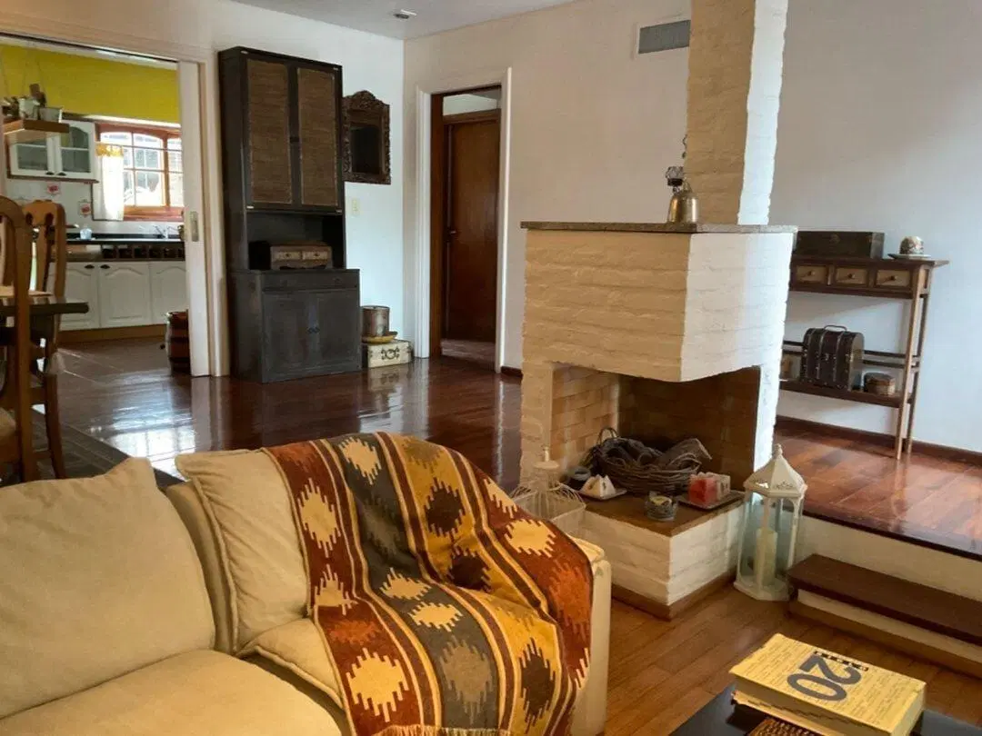 VENTA Casa 6 ambientes con pileta y cochera ACEPTA PERMUTA - FLORIDA 2