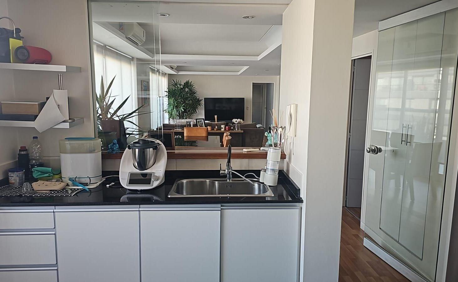 Foto de Venta de Exelente Departamento de 3 amb + escritorio con gran Balcon y, imagen 3