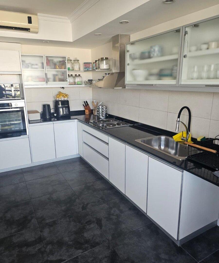 Foto de Venta de Exelente Departamento de 3 amb + escritorio con gran Balcon y, imagen 5