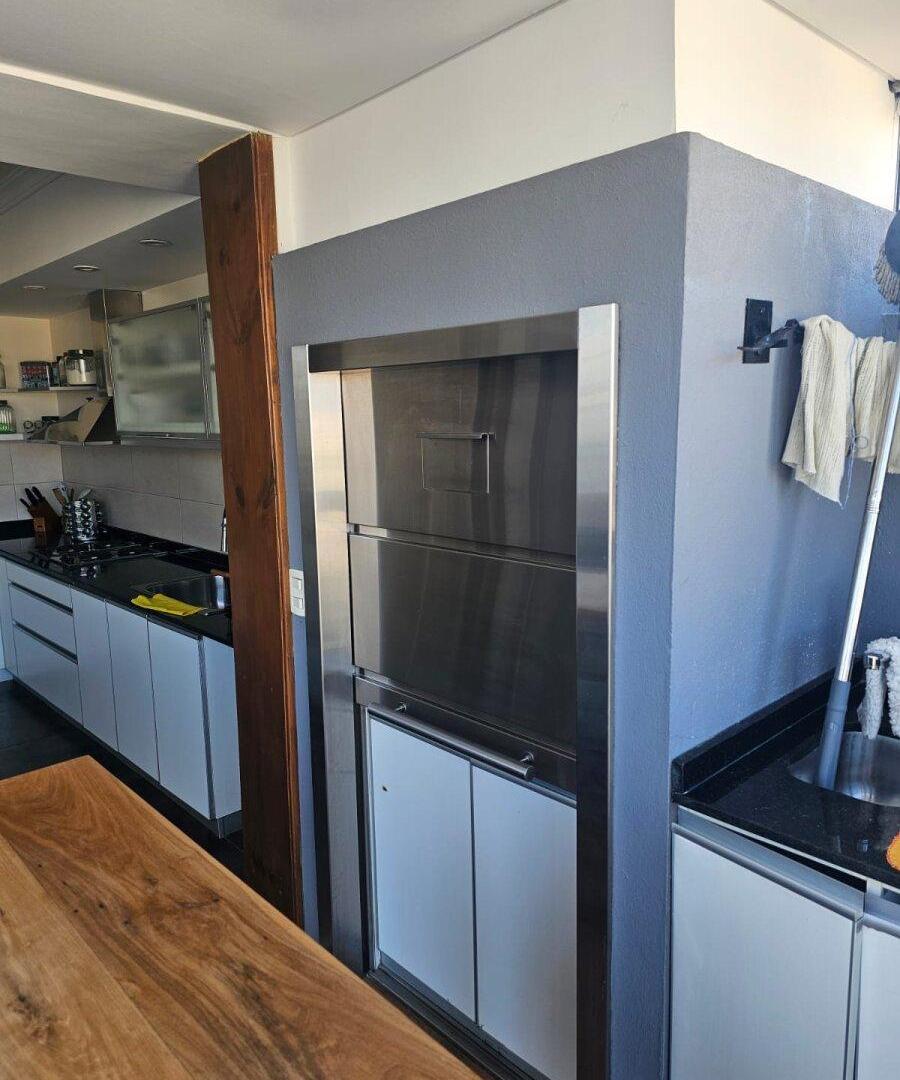 Foto de Venta de Exelente Departamento de 3 amb + escritorio con gran Balcon y, imagen 1