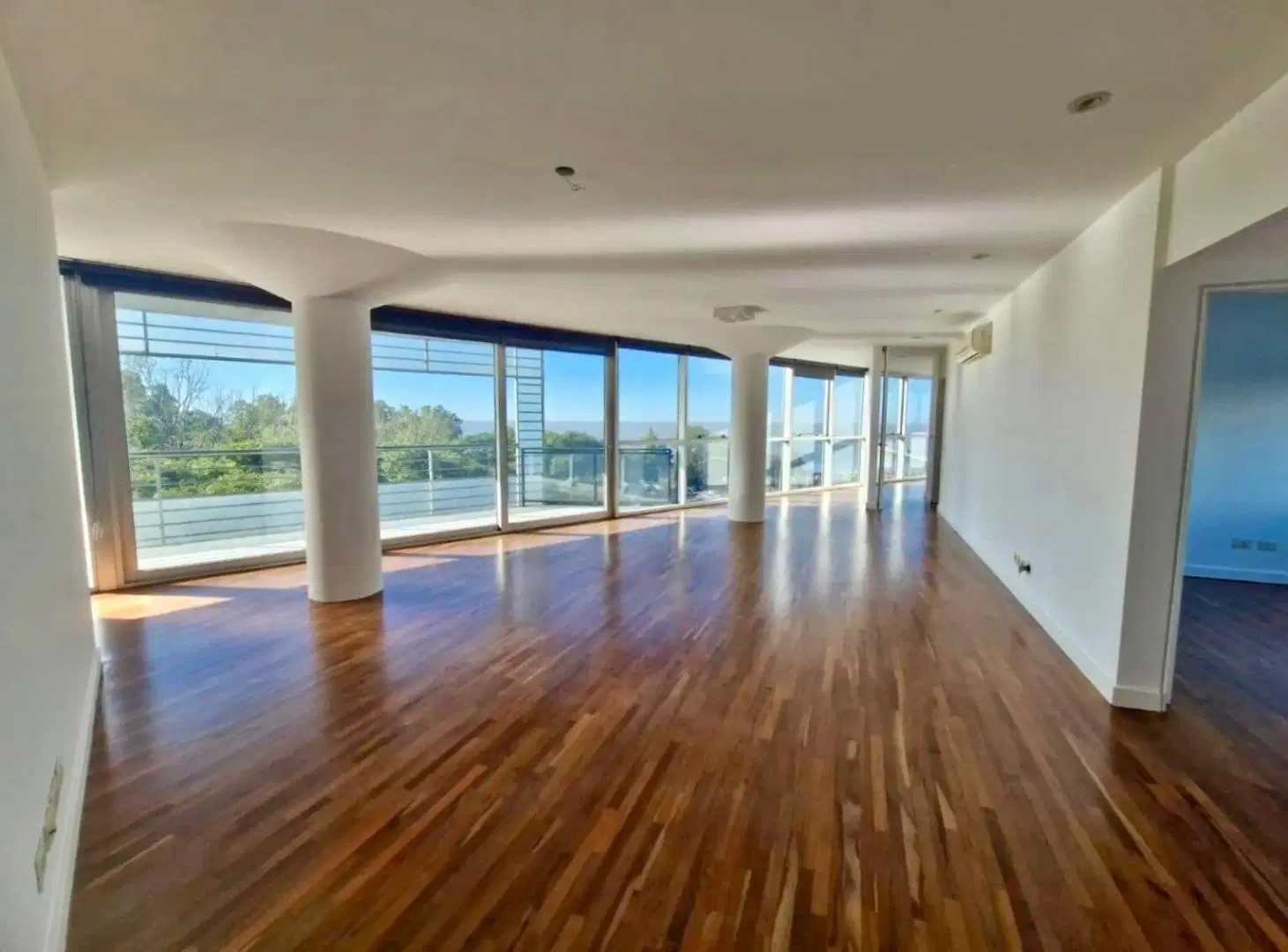 ALQUILER EXCLUSIVO CON VISTA PANORAMICA AL RIO EN REGATTA OLIVOS 5