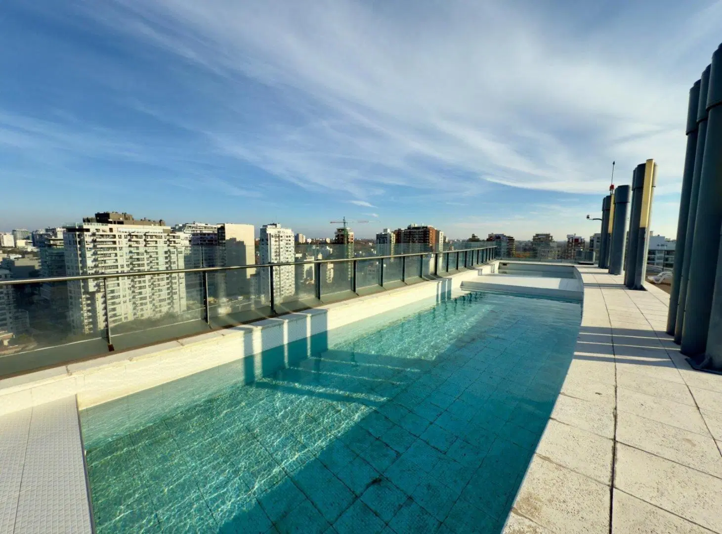 ALQUILER EXCLUSIVO CON VISTA PANORAMICA AL RIO EN REGATTA OLIVOS 3