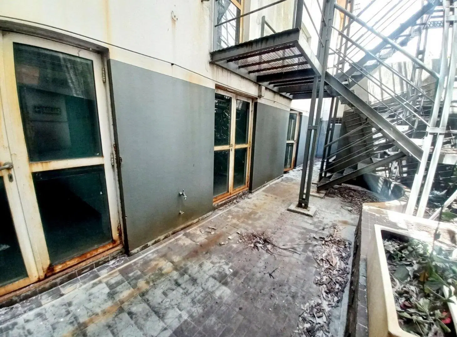 VENTA LOCAL CON 3 PISOS DE OFICINAS EN TOTAL 904 M2 CENTRO. 4