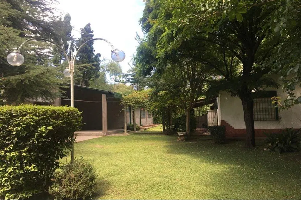 QUINTA CON DOS CASAS, PILETA Y AÑOSA ARBOLEDA 2