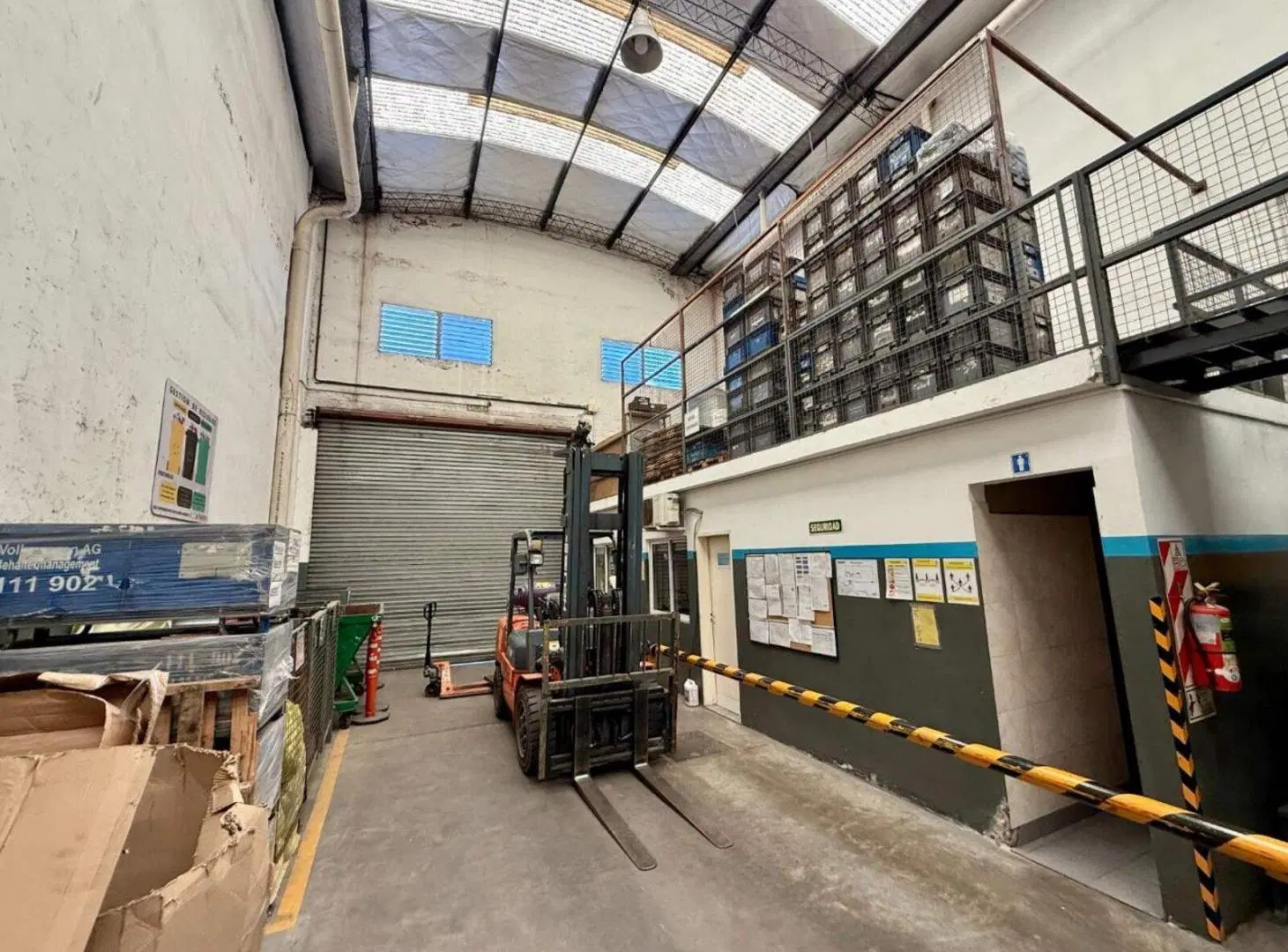 GALPÓN INDUSTRIAL CON PUENTE GRÚA + DOBLE FRENTE | SAN MARTÍN | 959 m² 2