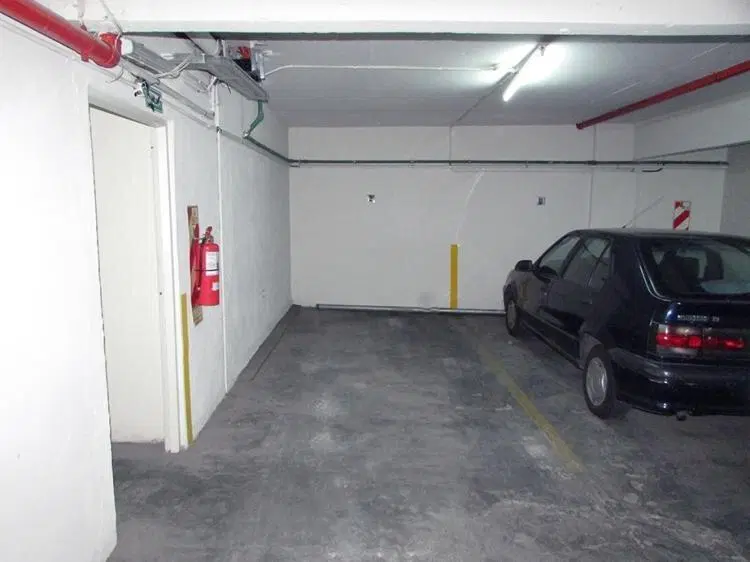VENTA COCHERA FIJA EN ALMAGRO 8