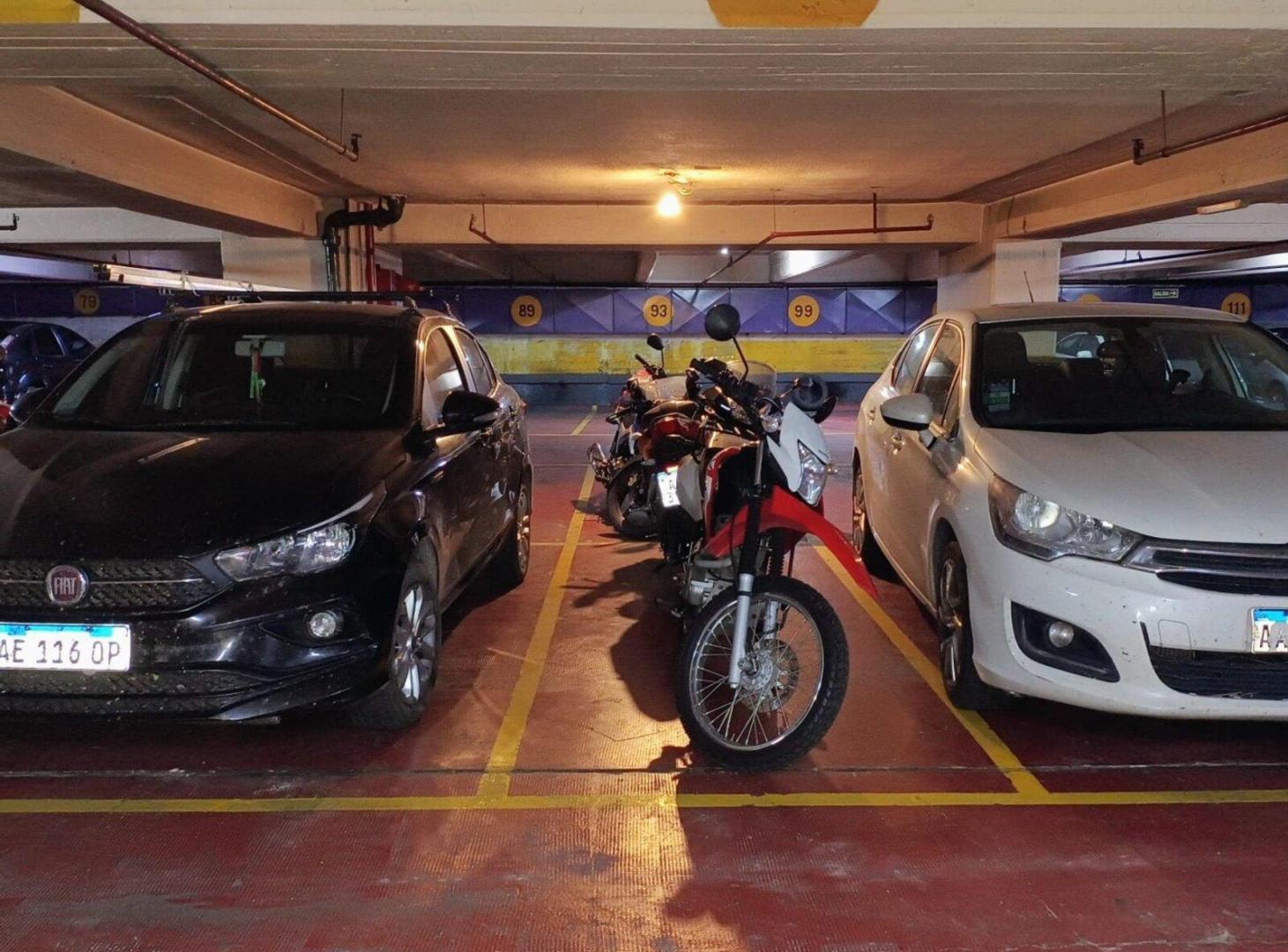 Foto de VENTA | INVERSIÓN EN RECOLETA | COCHERA PARA 2 MOTOS | ALTO POTENCIAL, imagen 2