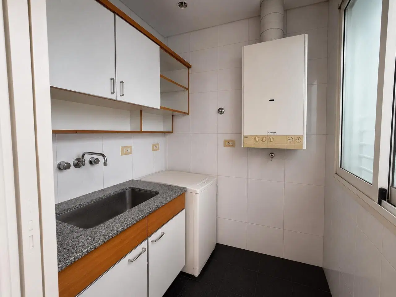 VENTA HERMOSO PH DE CATEGORIA EN V. URQUIZA R 3 AMBIENTES CON TERRAZA Y DOS BAÑOS COMPLETOS Y PATIO 2