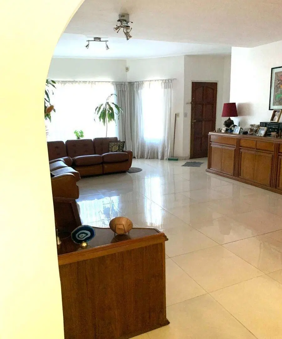 Venta de casa de 6 amb en tres plantas 2