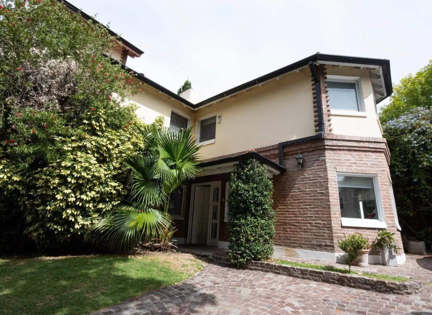 VENTA CASA CON PILETA - BECCAR 1